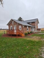 Building Photo - 900 Thomas Rd