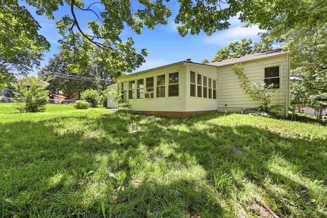 Building Photo - Charming 4-bedroom, 1.5-bath home available now