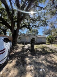 Building Photo - 2015 W Yonge St