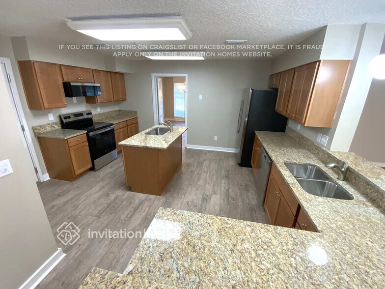 Building Photo - 8652 Villa San Jose Dr E