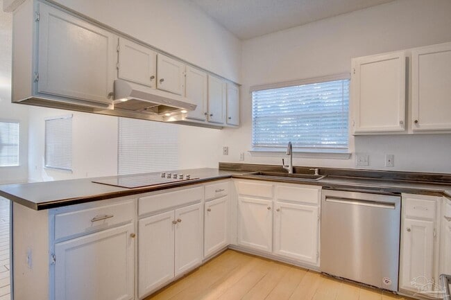 Building Photo - 1200 Jasper St