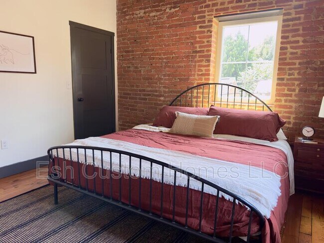 Building Photo - 437 W Grant St