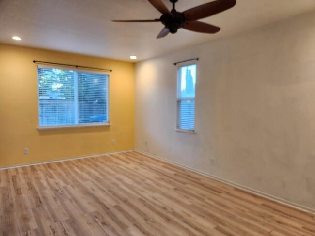 Building Photo - 1169 Syracuse Ln