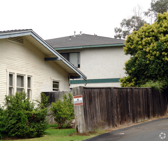 Building Photo - 993 N Vulcan Ave