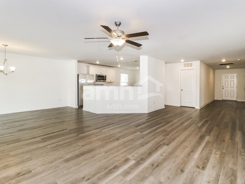 Building Photo - 7117 Spaniel Ct