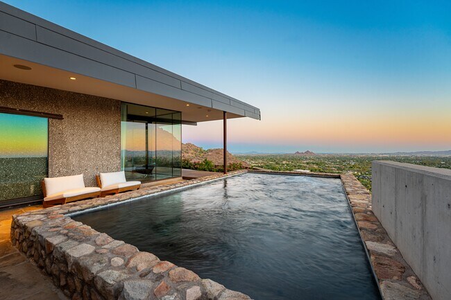 Building Photo - 4925 E Red Rock Dr