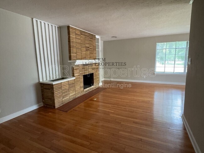 Building Photo - 2101 N Wheeling Ave