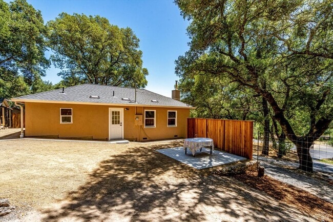 Building Photo - 9342 Chalk Hill Rd