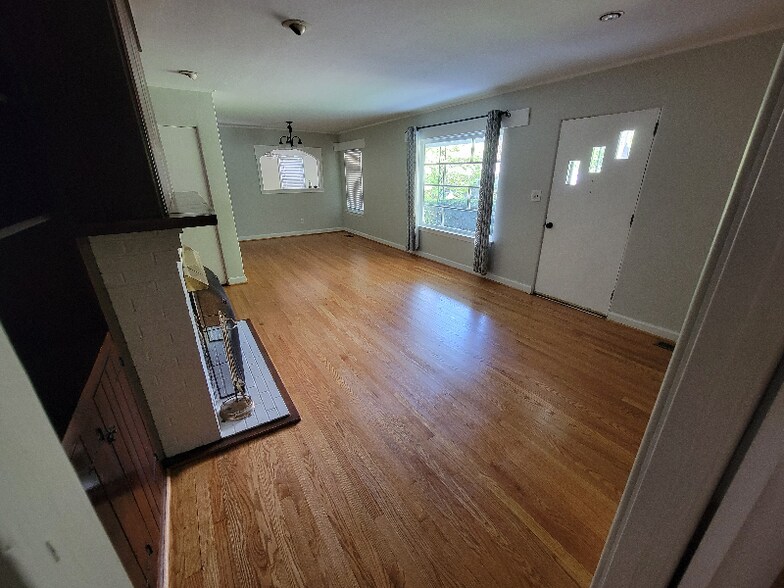 Building Photo - 177 Chiles Ave