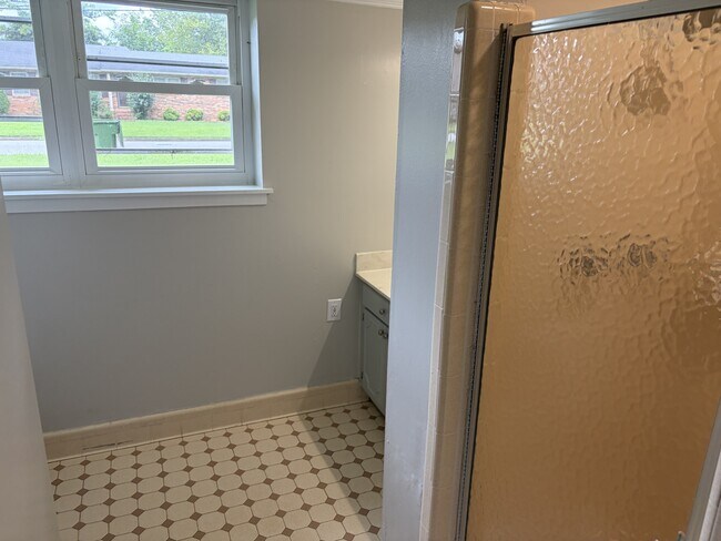 Building Photo - 2109 Villaret Dr SW