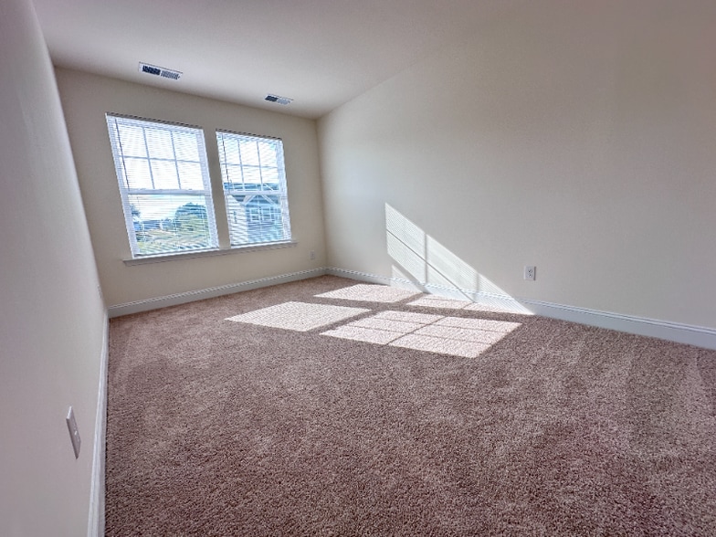 Building Photo - 107 Hyacinth Ln