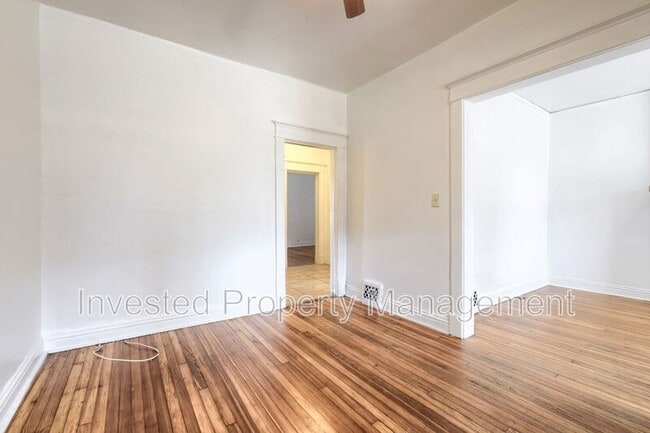 Building Photo - 527 E 6th Ave