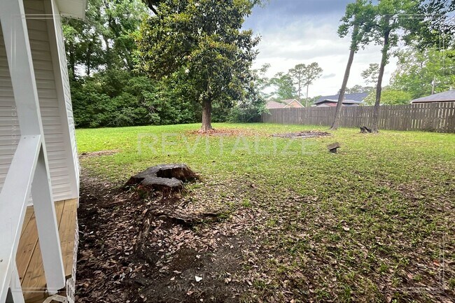 Building Photo - Newly Renovated 3 Bedroom/1 Bathroom Home ...