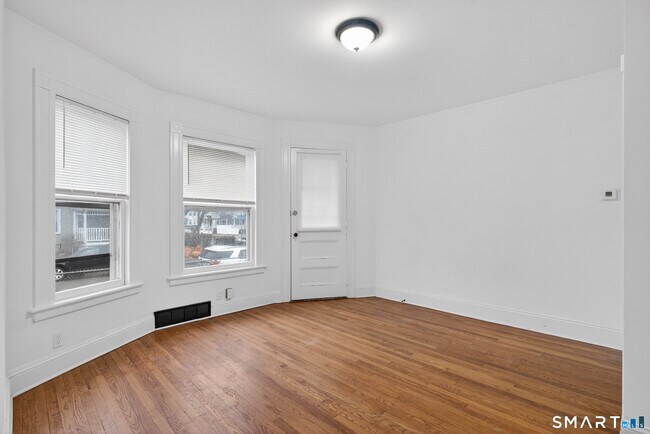 Building Photo - 373 Wood Ave