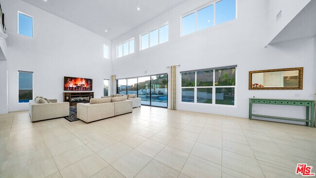 Building Photo - 12553 Ridgeline Rd