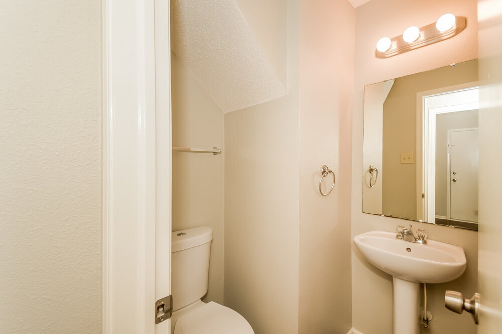 Building Photo - 941 Ravine Dr