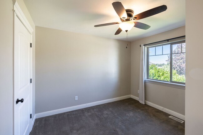 Building Photo - BEAUTIFUL 5 BED 3 BATH HOME IN FIRTH