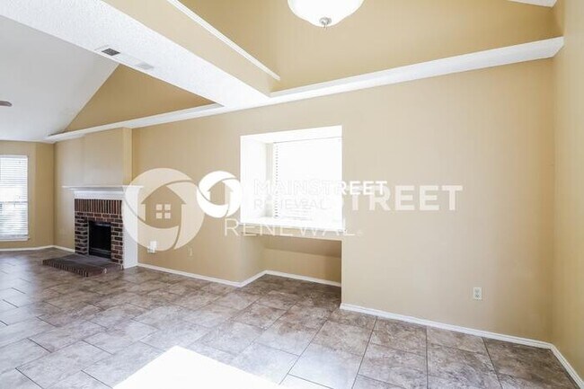 Building Photo - 3 Bedroom Pet-Friendly Home in Cedar Hill,...