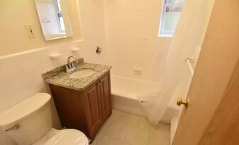 Building Photo - 73 Parkman St