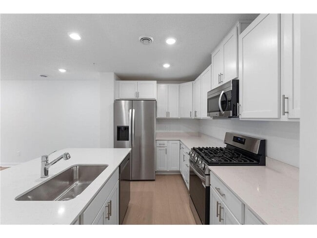 Building Photo - Brand New, New Construction! 3 Bed/2.5 Bat...