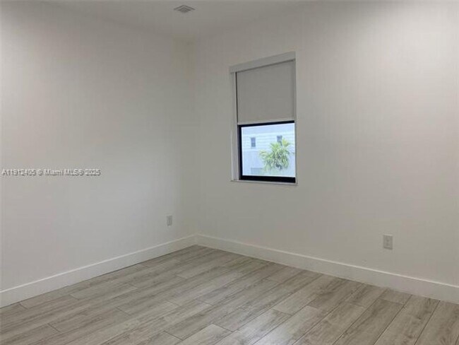 Building Photo - 10440 NW 78th Terrace