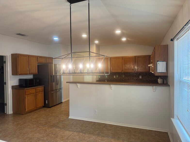 Building Photo - 11418 Newkirk