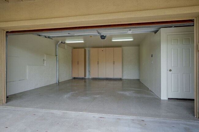 Building Photo - 2 Bedroom plus Office in Main House & Stud...