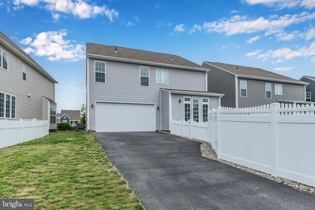 Building Photo - 48 Meadow Creek Ln