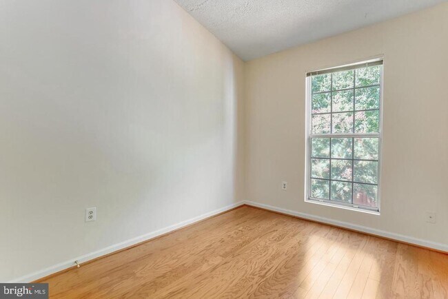 Building Photo - 7170 Westfield Ct