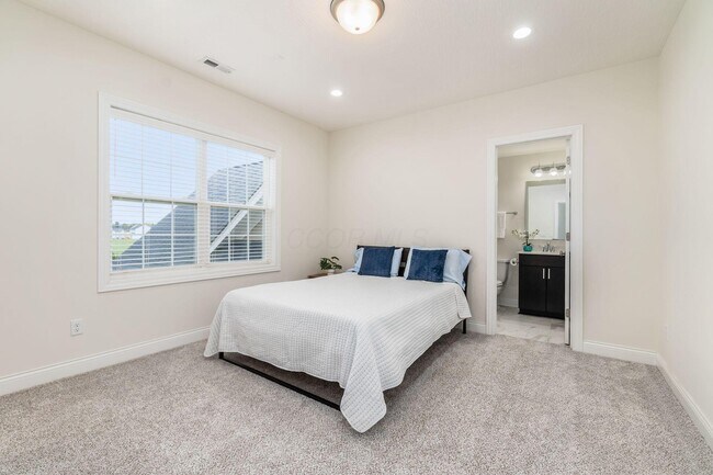 Building Photo - 5962 Laurel Ln