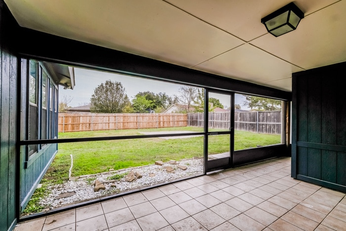 Building Photo - 305 Pebblebrook St