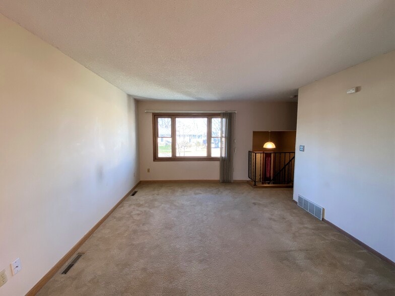 Building Photo - 4302 22nd Ave NW