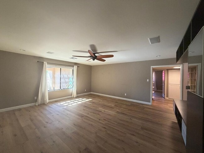 Building Photo - 9225 N Arroya Vista Dr W