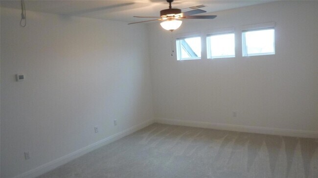 Building Photo - 11904 Paseo de los Lagos Ln