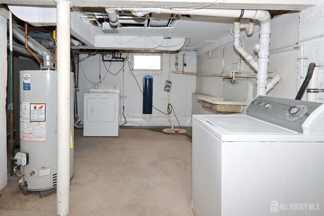 Building Photo - 2 Mohawk Dr