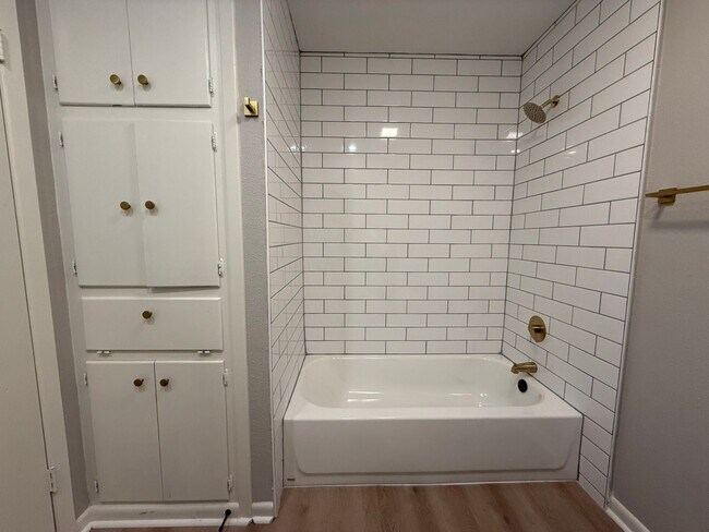 Building Photo - Available-Remodeled 3/2 with 4-Car Garage!