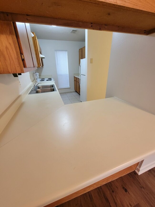 Building Photo - College Station, 2-bedroom, 1-bath - fenced in yard - Duplex for lease.