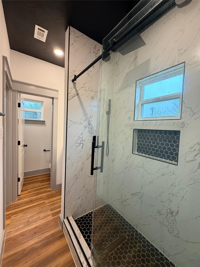 Building Photo - 1002 Natchez Ave