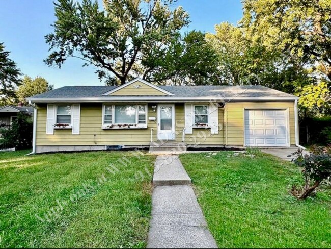 Primary Photo - Updated 3 Bed 1 Bath Home In Independence-...