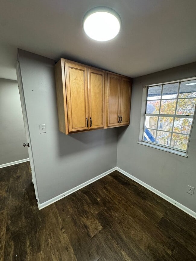 Building Photo - 542 5th Ave