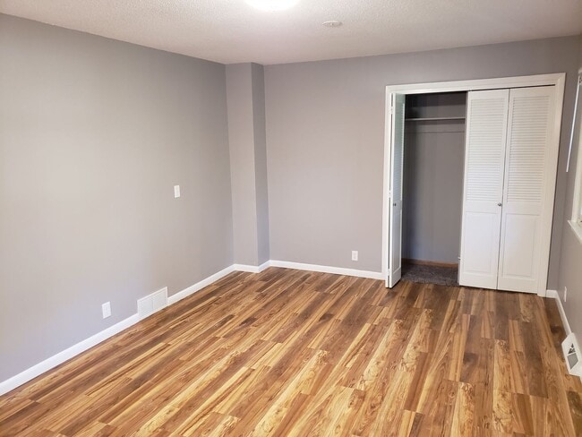 Building Photo - 3 Bed 2 Bath Spacious home!