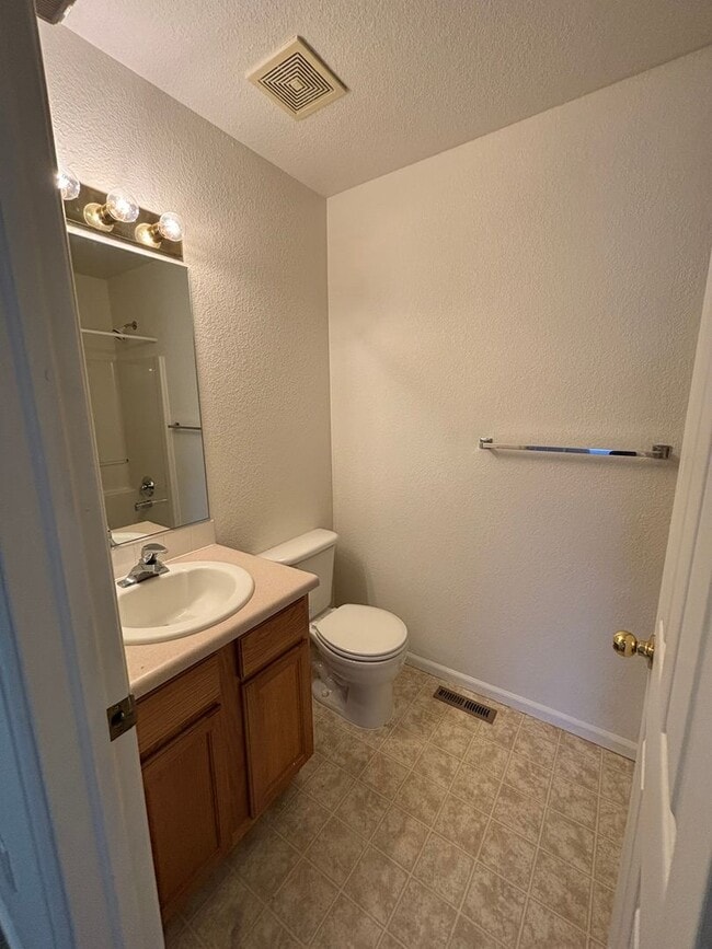 Building Photo - Rent Reduced! 3 Bedrooms, 2.5 Baths & a Layout Designed for Living