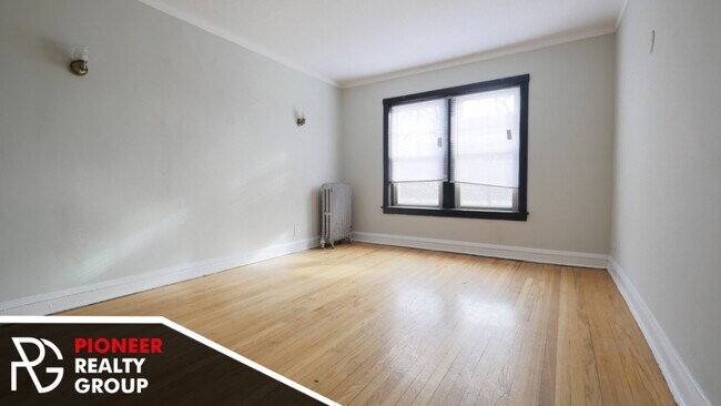 Primary Photo - Renovated studio, pet friendly