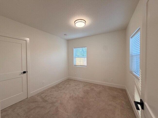 Building Photo - 17775 SW Alexander St