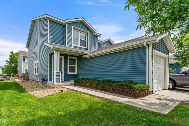 Building Photo - End-unit townhome in Cherry Creek School D...