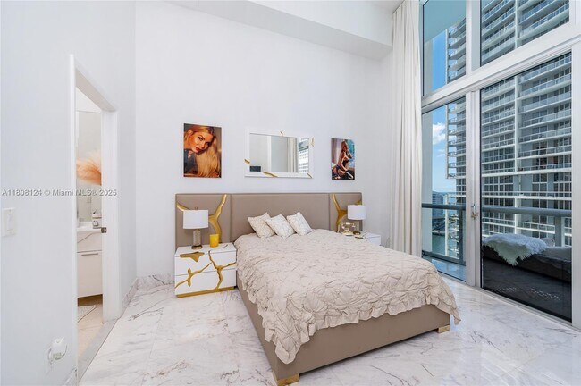 Building Photo - 475 Brickell Ave