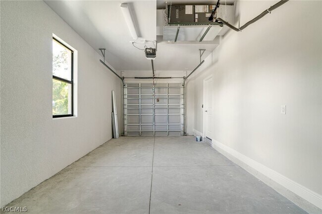 Building Photo - 809 Agnes Ave