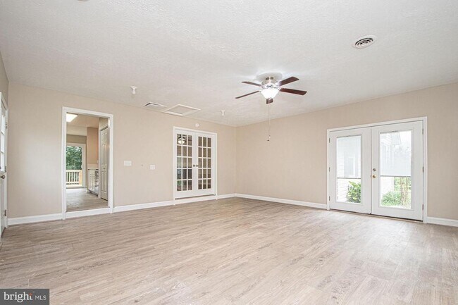 Building Photo - 25992 Old Valley Pike