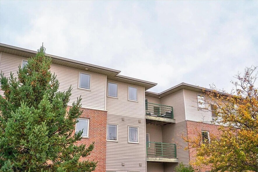 Building Photo - 102 Prairie Heights Dr