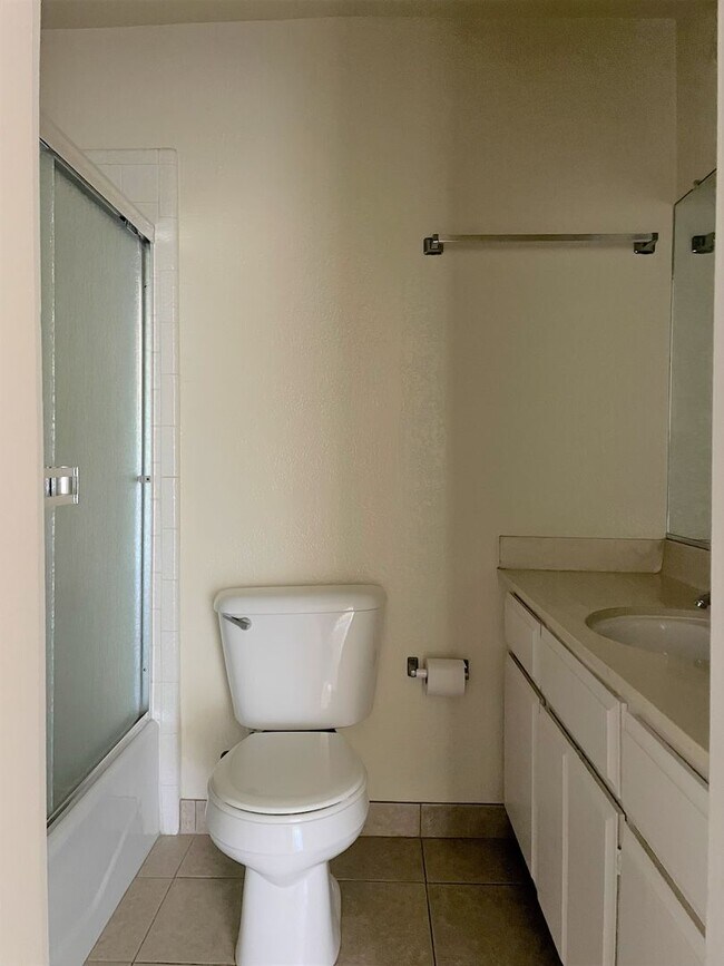 Building Photo - Open and Spacious 2 Bedroom, 1 Bathroom Apartment in San Pedro